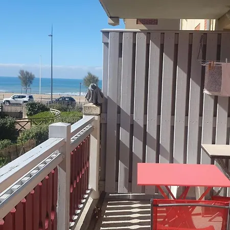 Les Vagues Apartment *